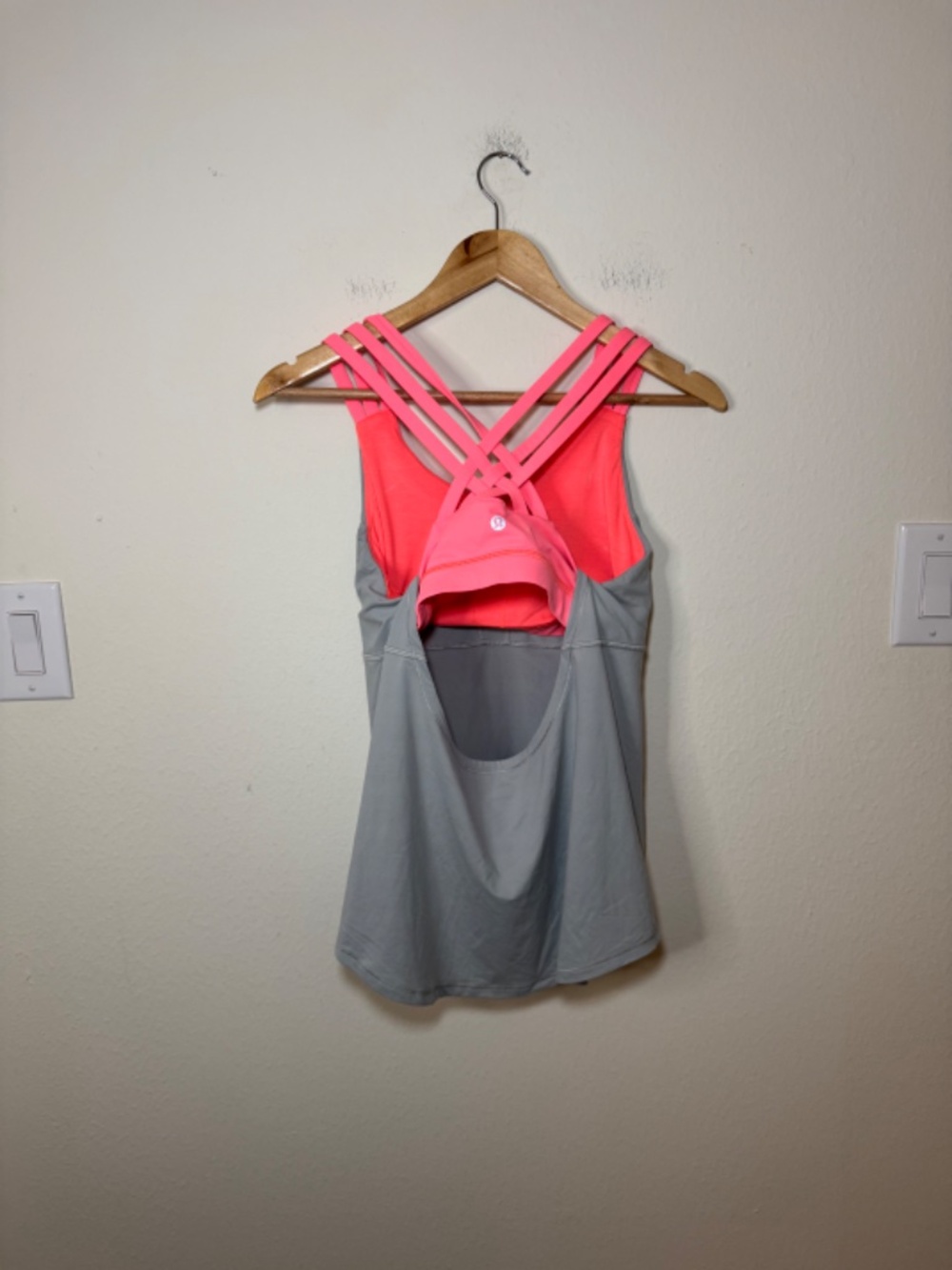Lululemon Tank Top Women’s Size 10 Gray Pink Built In Bra Athletic - Picture 4 of 5